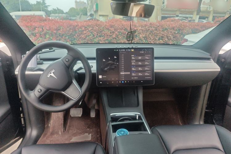 Used Tesla Model Y 2024 Rear-Wheel-Drive Version Center Console