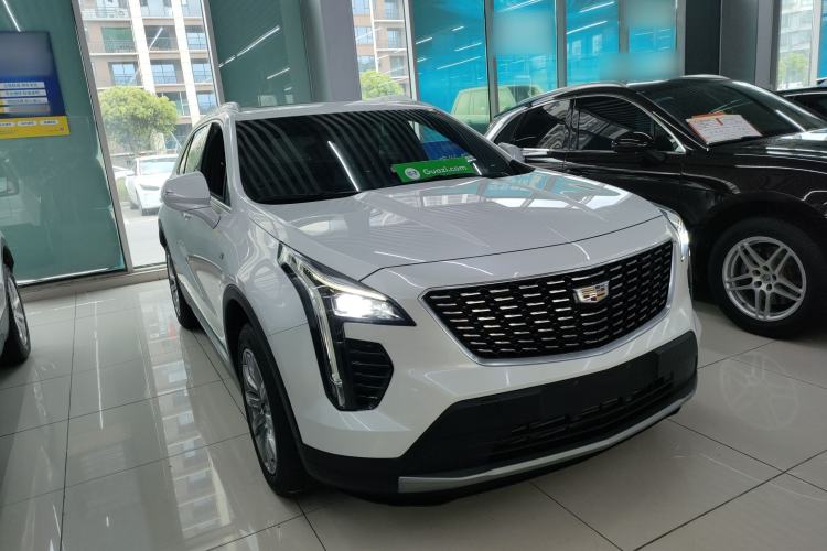 Used Cadillac XT4 2018 28T Two-Wheel Drive Leading Version Front Right 45 Deg