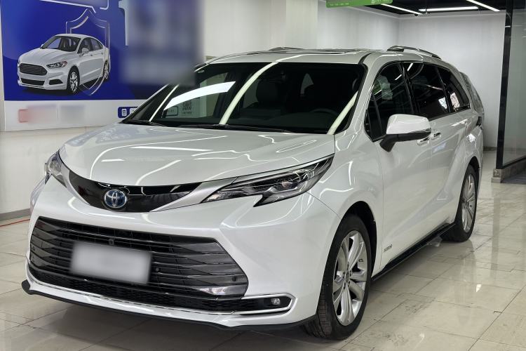 Used Toyota Sienna 2023 2.5L Hybrid Deluxe Edition