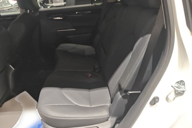 Used Toyota Highlander 2026 Model 2.5L Intelligent Electric Hybrid Dual-Engine All-Wheel-Drive Luxury Edition 7-seater
