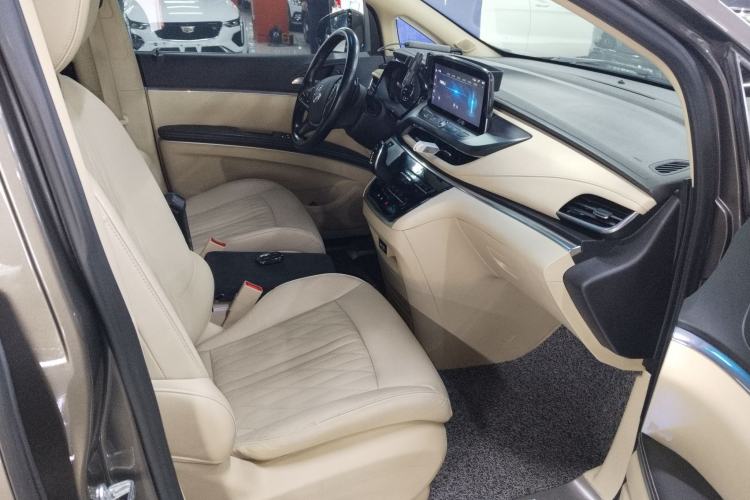 Used Buick GL8 2023 Facelifted Land Cruiser Executive Luxury Version