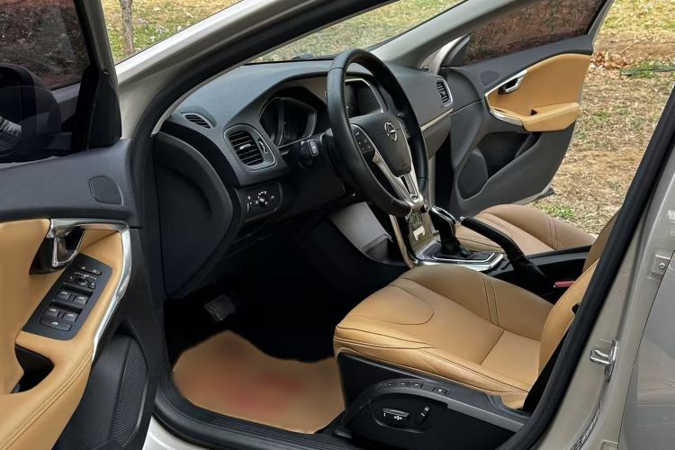 Used Volvo V40 2017 T3 Zhiyi Edition