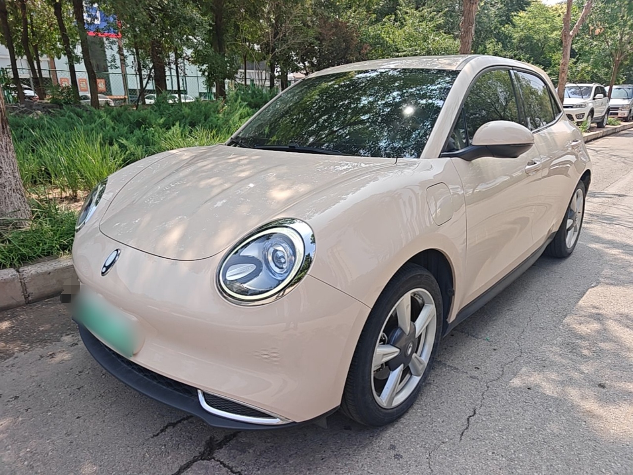 Под передней частью автомобиля