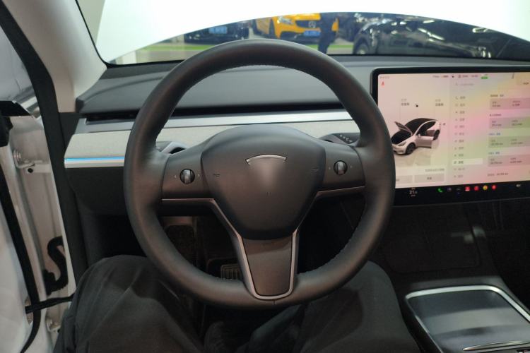 Used Tesla Model Y 2023 Long-Range All-Wheel-Drive Version
