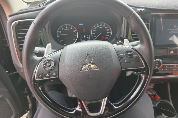 Used Mitsubishi Outlander 2016 2.4L 4x4 Luxury Edition 7-Seater
