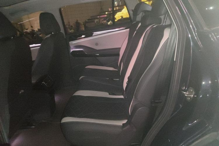 Used Volkswagen ID.6 CROZZ 2022 Long-Range Lite PRO Edition Interior 4