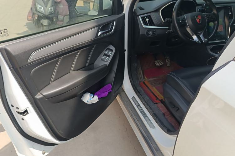 Used Roewe RX5 2018 30T Two-Wheel Drive Automatic Internet Smart Edition Driver Seat