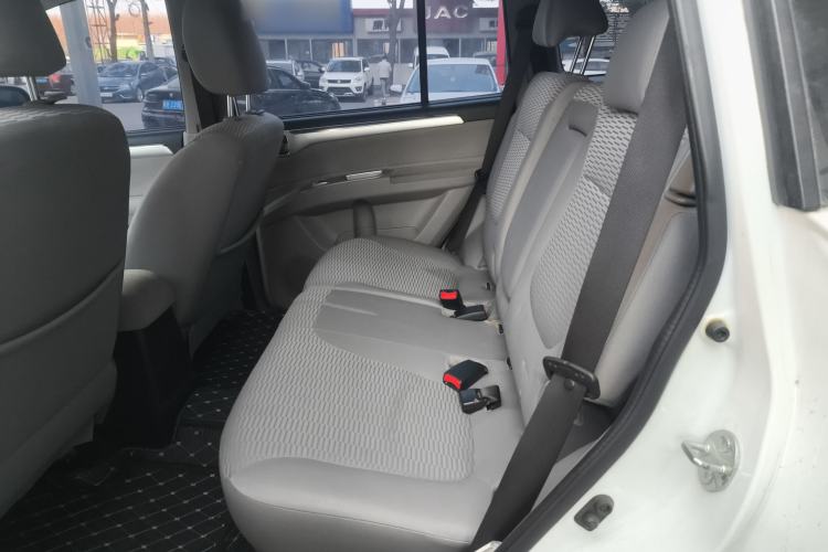 Used Mitsubishi Pajero Sport 2013 2.4L Manual Two-Wheel Drive Comfort Edition Interior 4