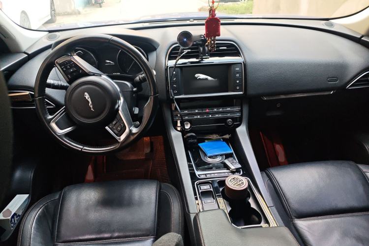 Used Jaguar F-PACE 2018 2.0T Four-Wheel Drive Urban Luxury Edition Interior 2