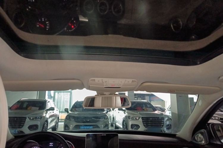 Used Mercedes-Benz C-Class 2015 Facelift C 200 L Headliner