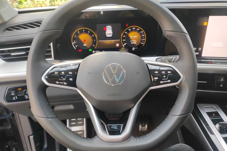 Used Volkswagen Tavendor 2024 Facelifted 380TSI All-Wheel Drive R-Line Cruise Premium Edition
