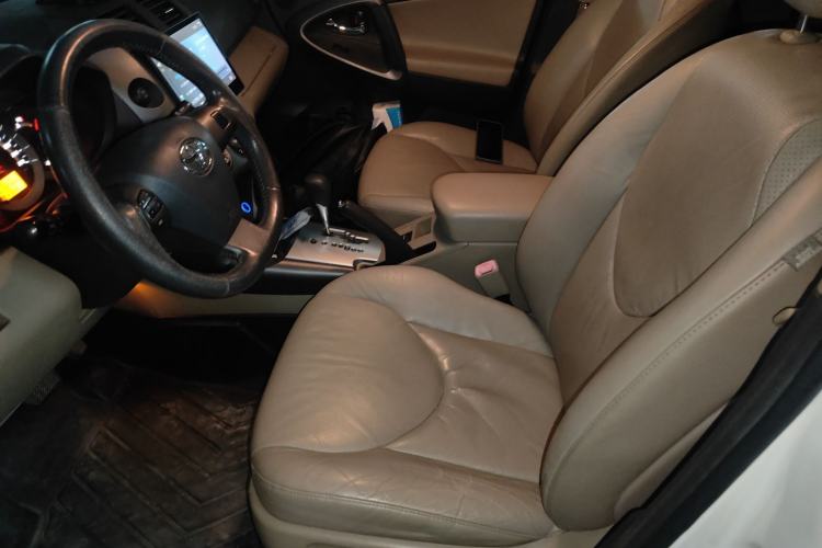 Used Toyota RAV4 2012 Luxurious 2.4L Automatic 4x4 with Stylish Features
