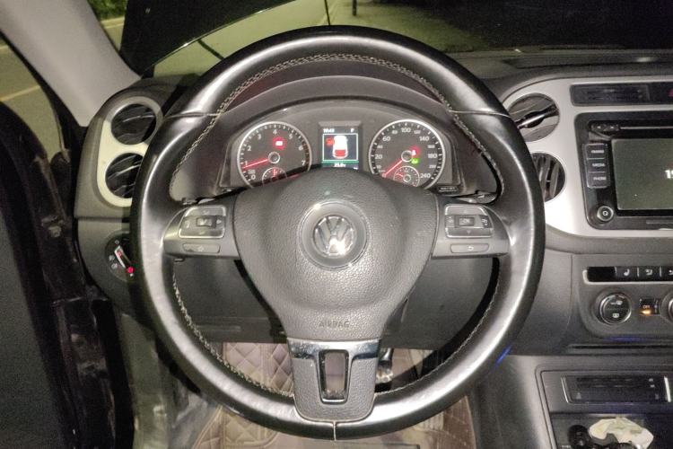 Used Volkswagen Tiguan 2015 1.8TSI Automatic Two-Wheel Drive Luxury Model Steering Wheel