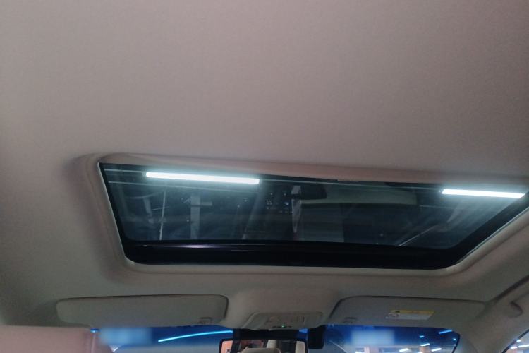 Used Buick GL8 2023 Facelifted Land Cruiser Executive Luxury Version
