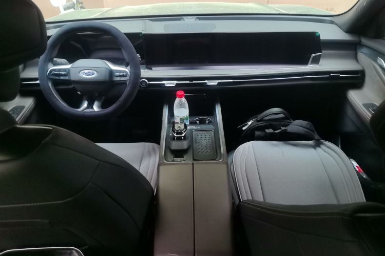 Used Ford Edge 2025 Ford Explorer L 2.0T EcoBoost Four-Wheel Drive 7-Seater Supreme Model Center Console