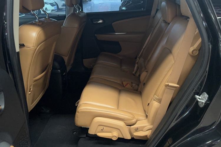 Used Dodge Journey 2013 2.4L Two-Wheel Drive Luxury Version