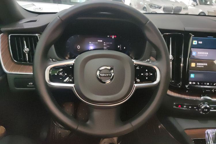 Used Volvo XC60 2025 B5 Four-Wheel Drive Smart & Advanced Luxury Edition