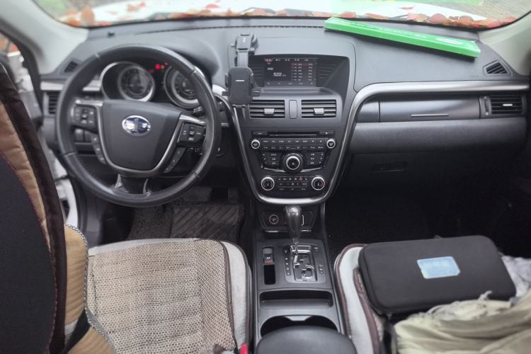 Used Bestune X80 2015 1.8T Automatic Luxury Model Center Console