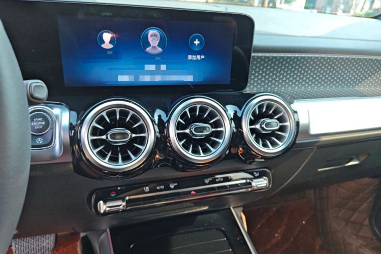 Used Mercedes-Benz GLB 2023 Refreshed GLB 200 Dynamic Edition Audio And AC Panel