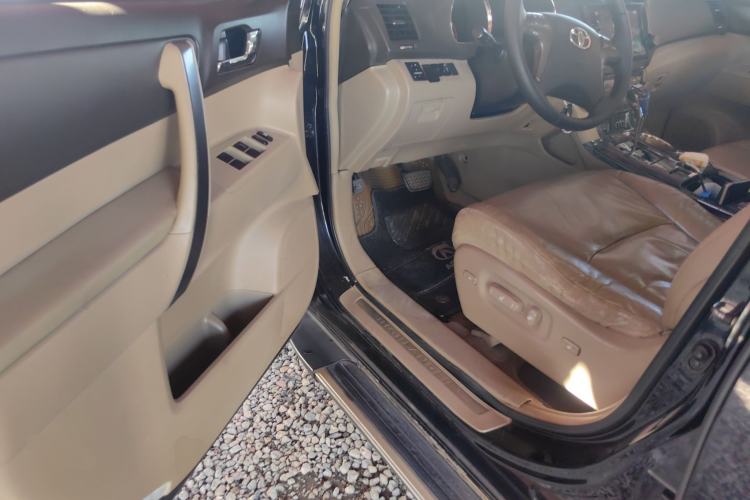 Used Toyota Highlander 2009 2.7L Two-Wheel Drive 7-Seater Luxury Edition Driver Seat