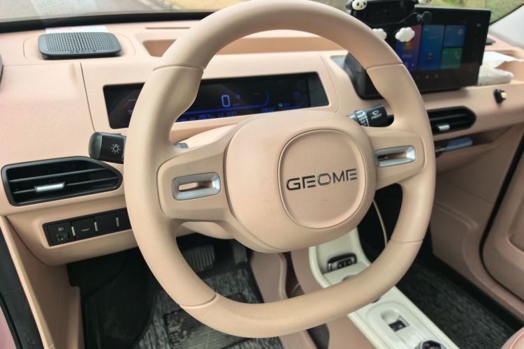 Used Geely Galaxy Panda 2023 Panda Mini 200km Endurance Bear
