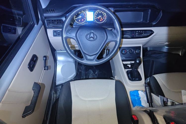 Used CHANGAN KUAYUE Xing V3 2023 1.5L Gasoline Comfort Model 7-Seater Passenger Vehicle Steering Wheel