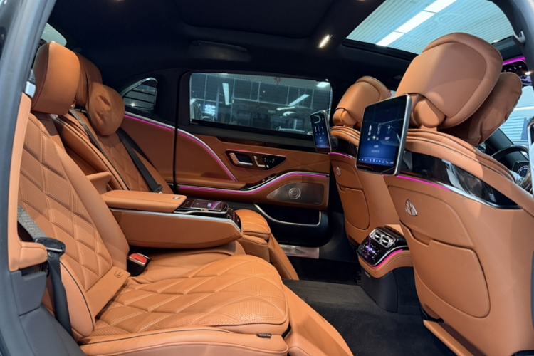 Used Mercedes-Benz Maybach S-Class 2021 S 480 4MATIC Interior 10