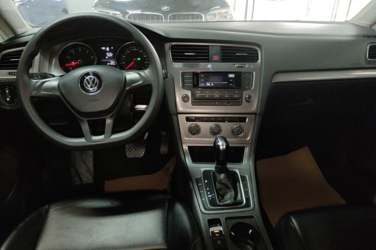 Used Volkswagen Golf 2016 1.6L Automatic Fashion Model