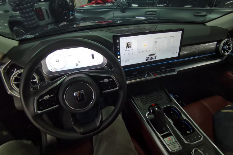 Used Tank 400 New Energy 2024 Hi4-T Off-Road Edition Center Console