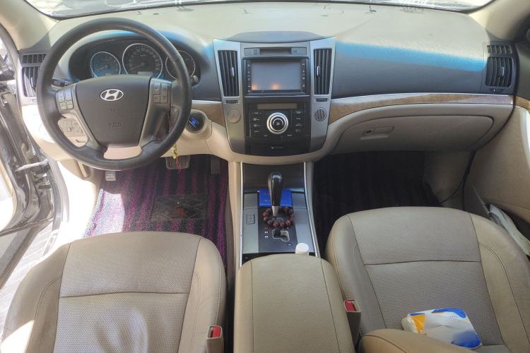 Used Hyundai Veracruz 2012 3.8L Comfort Edition Center Console