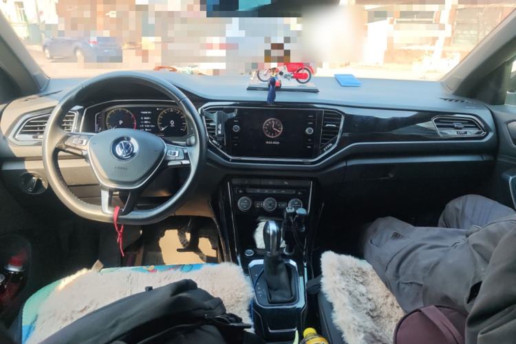 Used Volkswagen T-ROC 2018 280TSI DSG Two-Wheel Drive Luxury Version China VI Standard Center Console