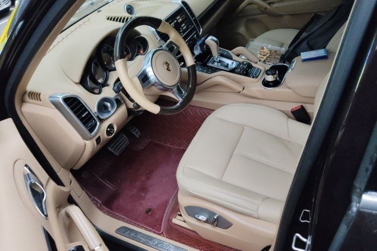 Used Porsche Cayenne 2014 Cayenne Platinum Edition 3.0T Left Front Seat