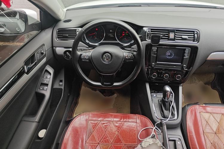 Used Volkswagen Sagitar 2017 230TSI Automatic Comfort Version Steering Wheel