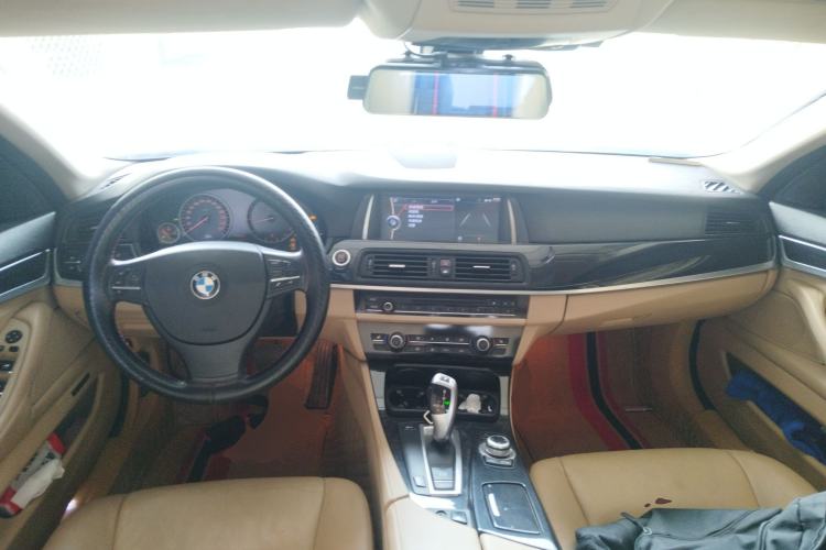 Used BMW 5 Series 2011 523Li Leading Model Center Console