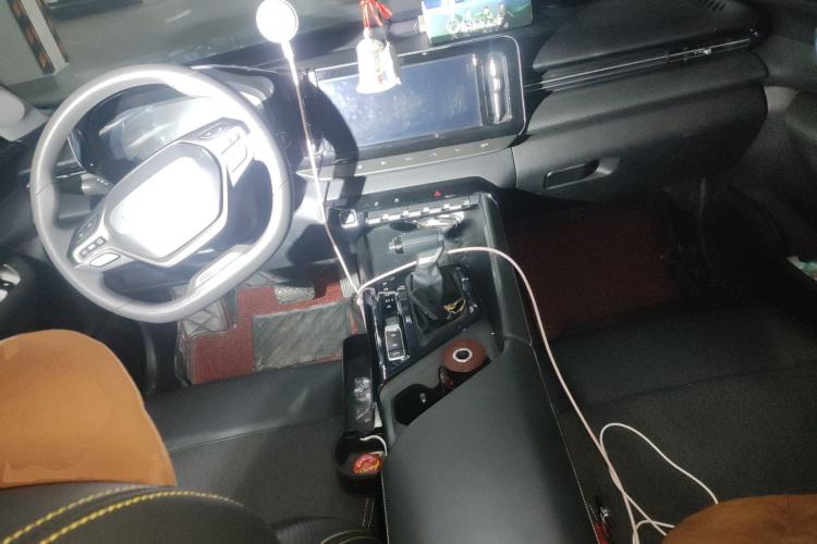 Used Baojun Valli 2021 1.5T Yili Pasture CVT Luxury Model Center Console