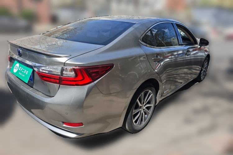 Used Lexus ES 2017 300h Mark Levinson Comfort Edition
