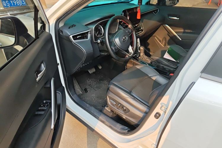 Used Toyota FRONTLANDER 2022 2.0L CVT Luxury PLUS Edition Driver Seat