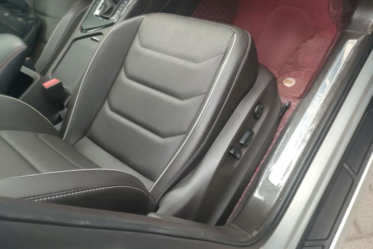 Used Volkswagen Tiguan L 2017 330TSI Automatic Two-Wheel Drive Flagship Edition Right Front Seat