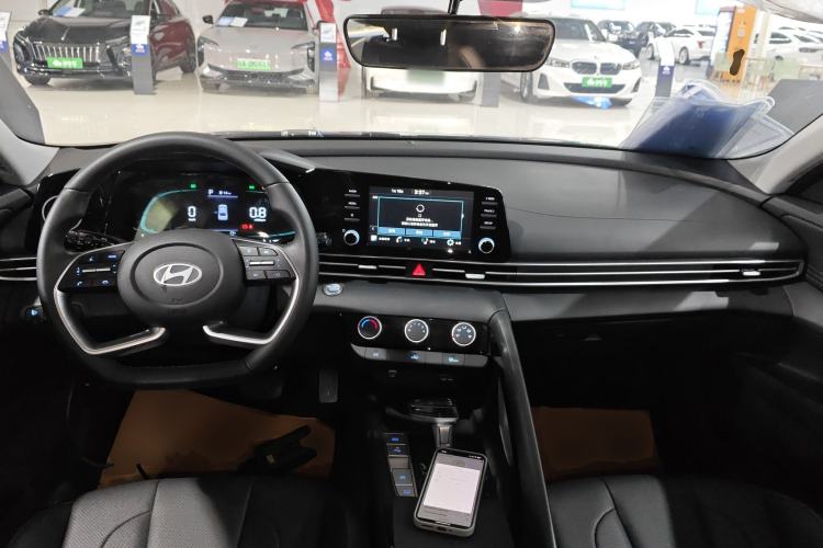 Used Hyundai Elantra 2023 1.5L CVT GLX Elite Edition Center Console