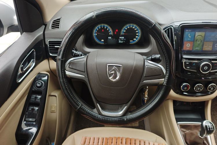 Used Baojun 730 2014 1.5L manual Comfort ESP version 7 seats Steering Wheel