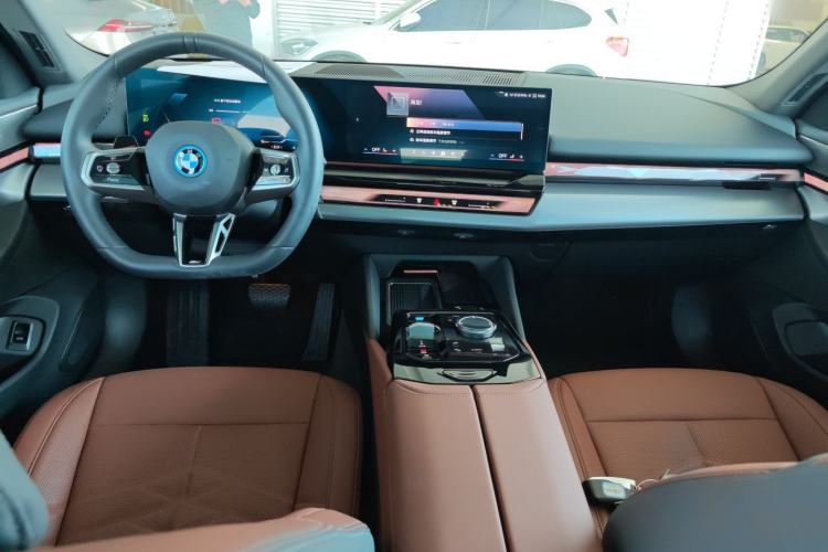 Used BMW i5 2024 eDrive 35L Luxury Model with M Sport Package
