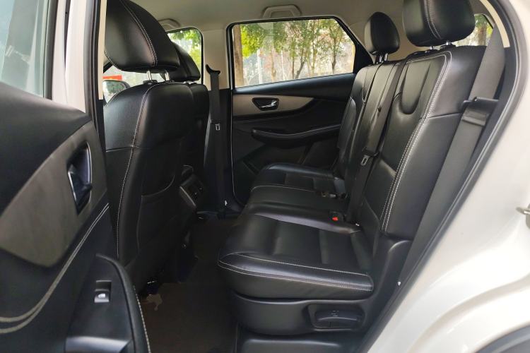 Used Dongfeng Fengon S560 2019 1.8L Manual Urban Model
