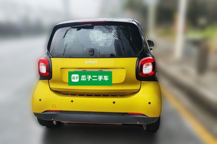 Used smart fortwo 2015 1.0L 52 kW hardtop Dynamic version