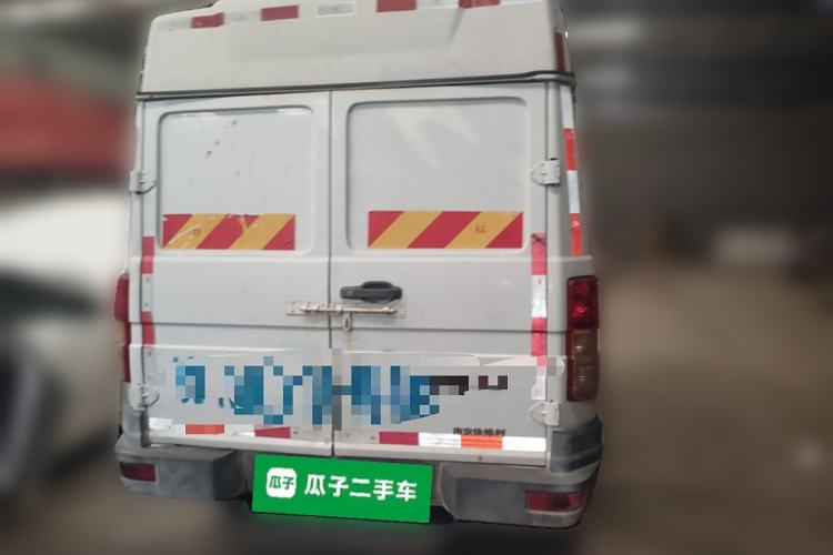 Used Iveco Daily 2017 2.8T V35 Cargo Van Mid-Roof 3/6 Seats 43S5
