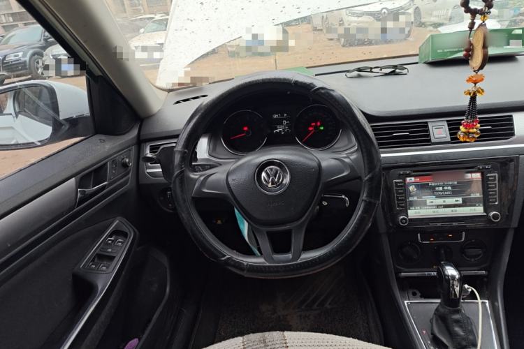 Used Volkswagen Bora 2016 1.6L Automatic Fashion Model Steering Wheel