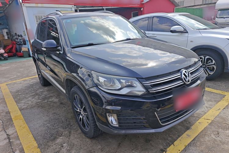 Used Volkswagen Tiguan 2015 1.8TSI Automatic Two-Wheel Drive Luxury Model Front Right 45 Deg