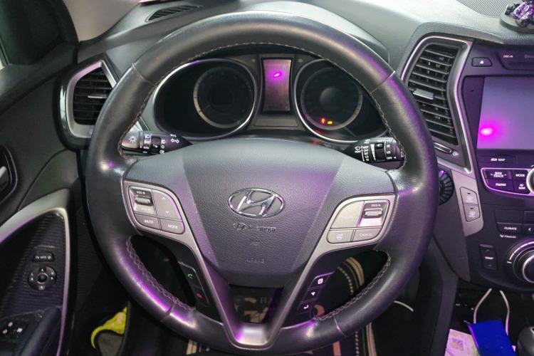 Used Hyundai Santa Fe 2015 2.0T Automatic All-Wheel Drive Smart Version 5 Seats Steering Wheel