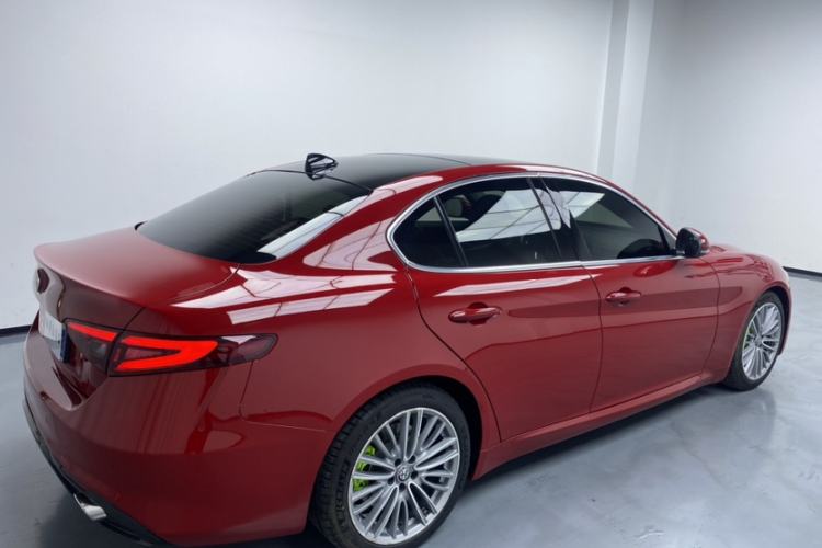 Used Alfa Romeo Giulia 2017 2.0T 280HP Luxury Edition
