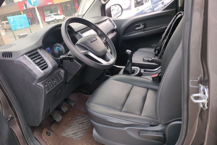 Used Jinbei Gold Hiace 2023 1.5L Passenger Van Travel Lion 9-Seater with Central Air Conditioning Left Front Seat