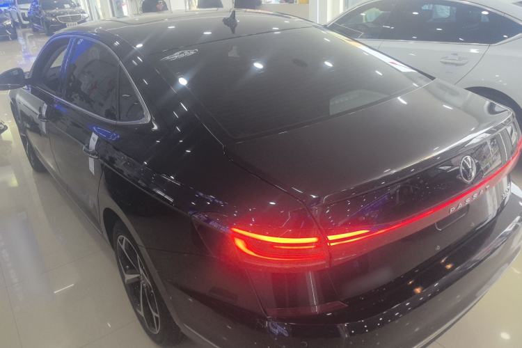 Used Volkswagen Passat 2023 330TSI Starry Luxury Edition
